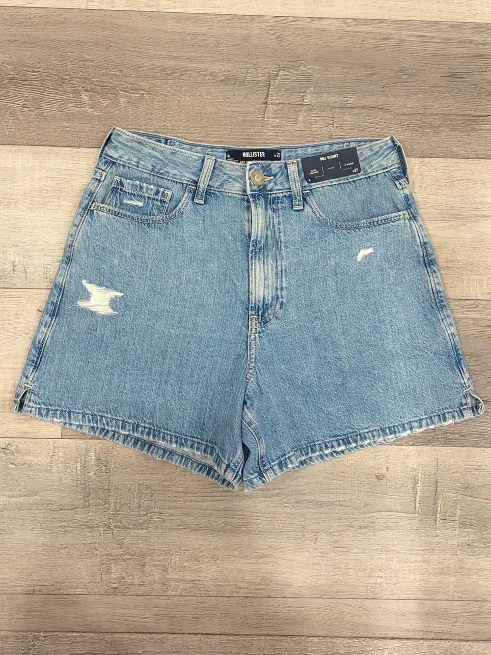 NWT Hollister Ultra High-Rise 90s Denim Shorts Size 4 W27 Distressed